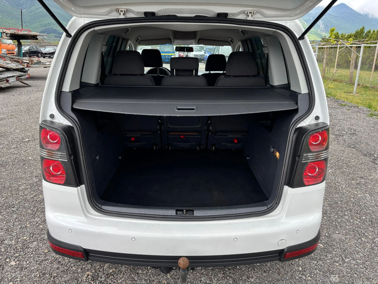VW Touran CROSS , снимка 9 - Автомобили и джипове - 54510569