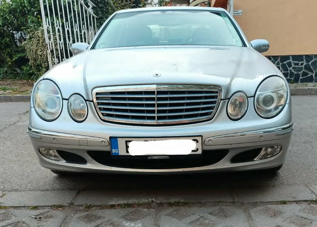 Mercedes-Benz E 200, снимка 10 - Автомобили и джипове - 54647204