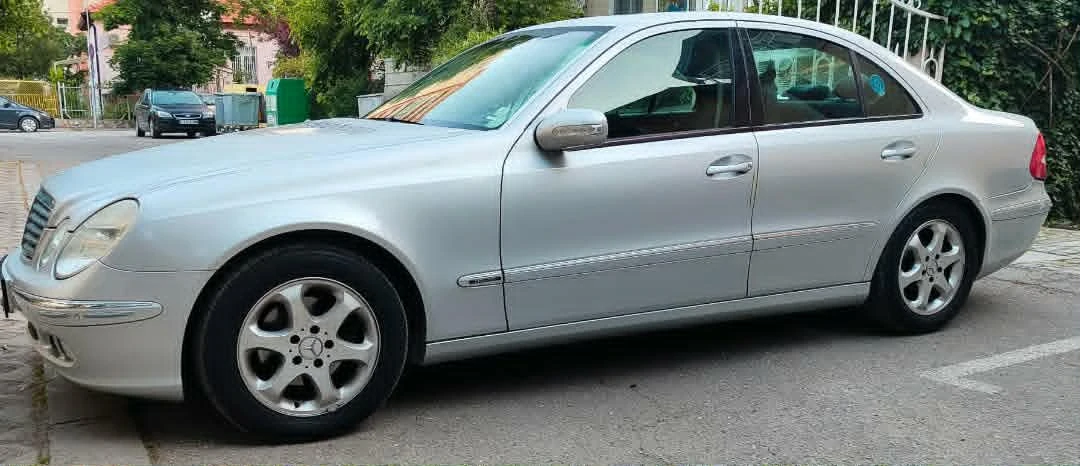 Mercedes-Benz E 200, снимка 3 - Автомобили и джипове - 54647204