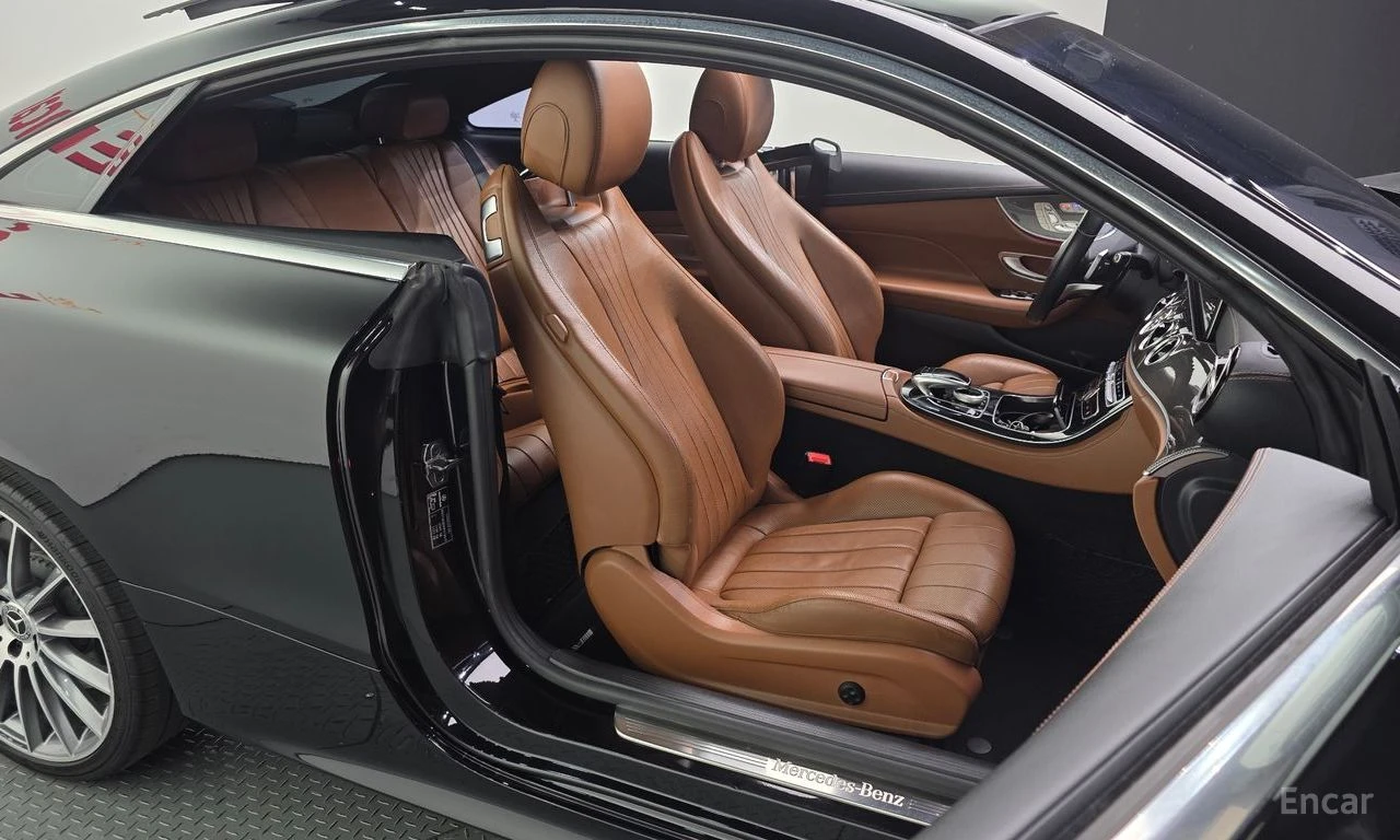 Mercedes-Benz E 400 4MATIC AMG PACK* BURMESTER* 360* ХЕДЪП* DISTRONIC*, снимка 8 - Автомобили и джипове - 55045845