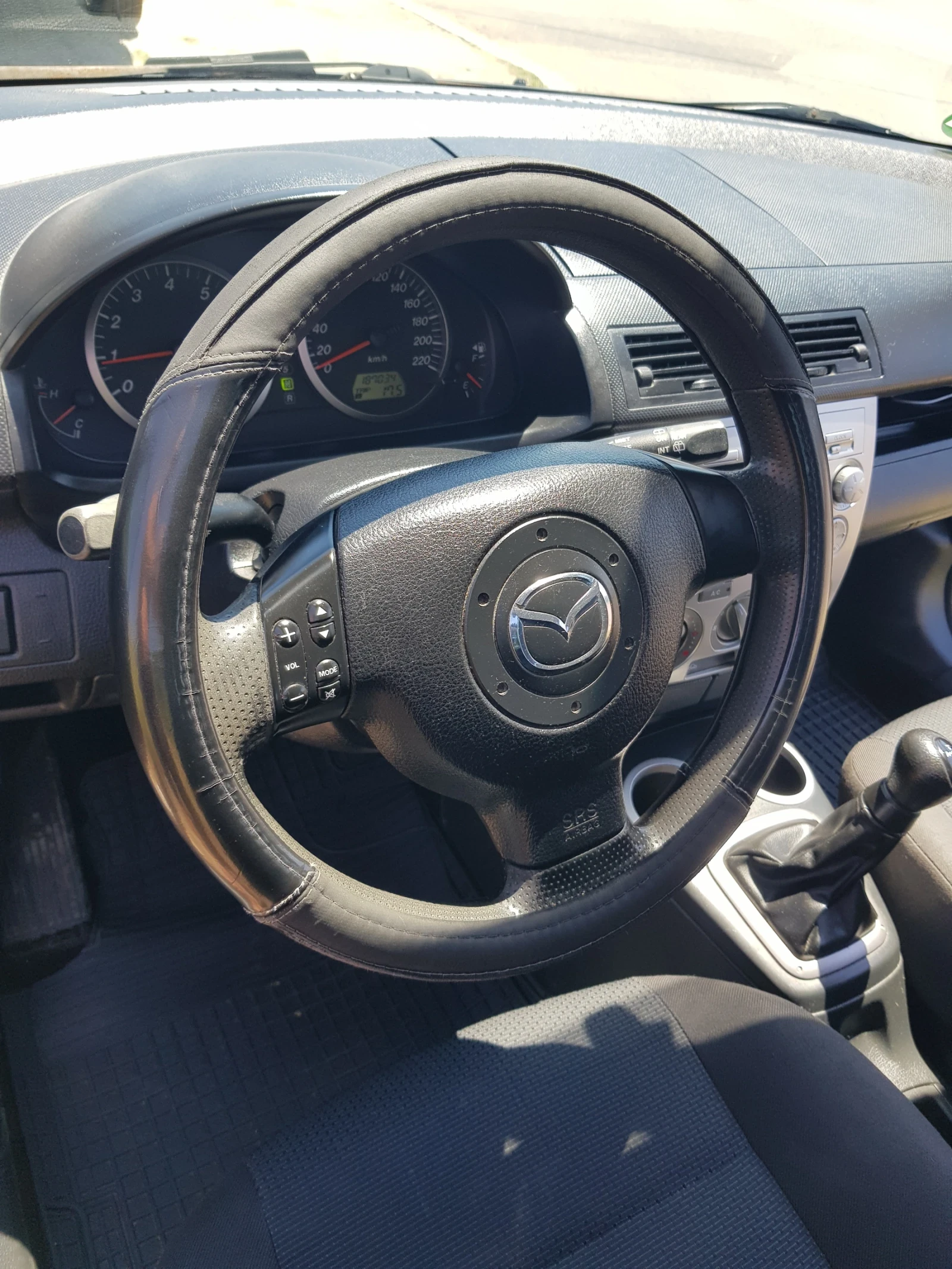 Mazda 2 1.4 Бензинов , снимка 10 - Автомобили и джипове - 55241485