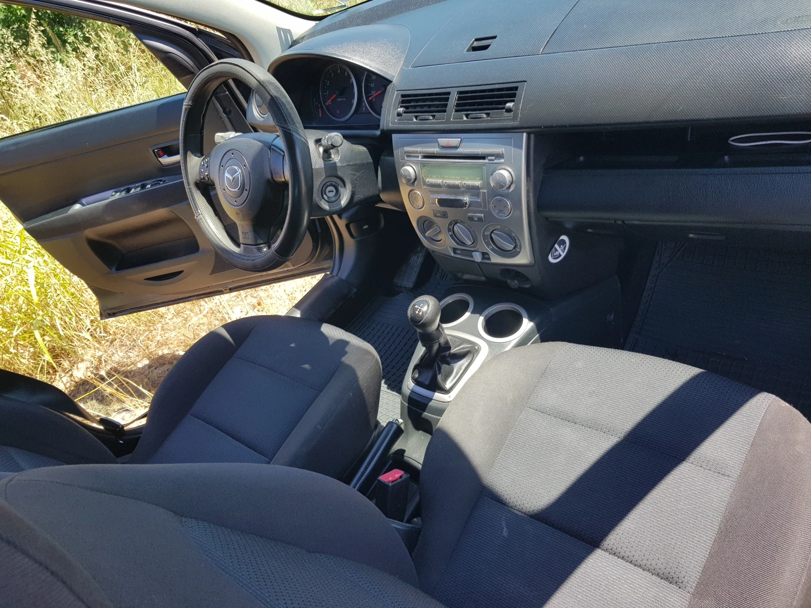 Mazda 2 1.4 Бензинов , снимка 3 - Автомобили и джипове - 55241485