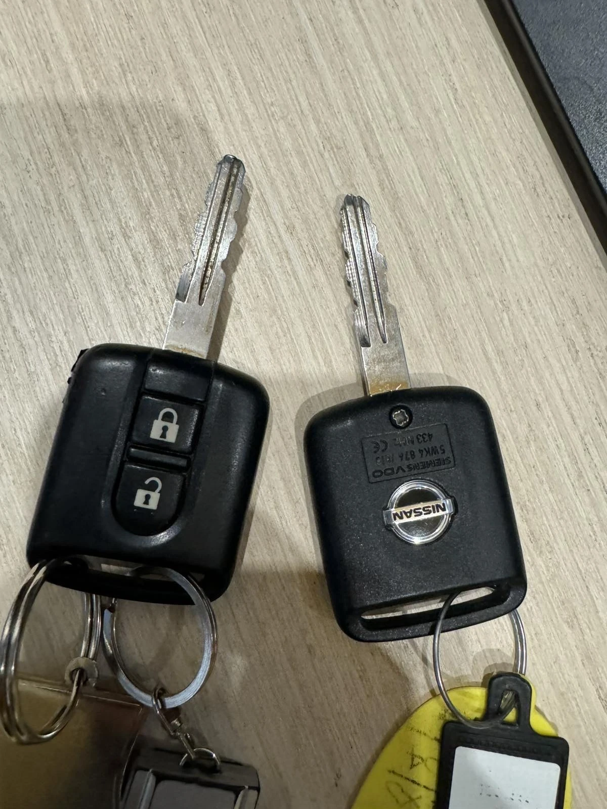 Nissan Almera tino, снимка 10 - Автомобили и джипове - 55402545
