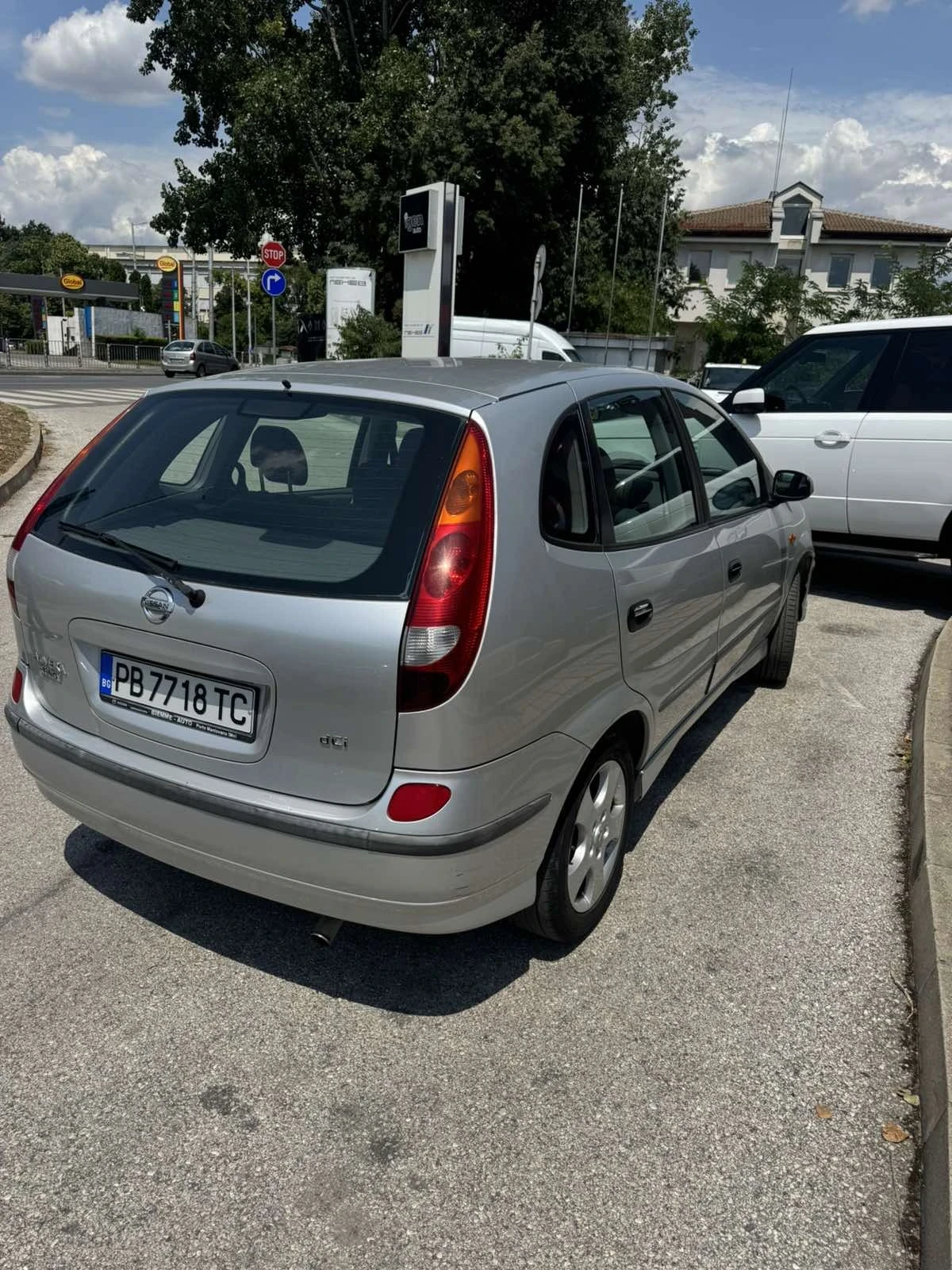 Nissan Almera tino, снимка 3 - Автомобили и джипове - 55402545