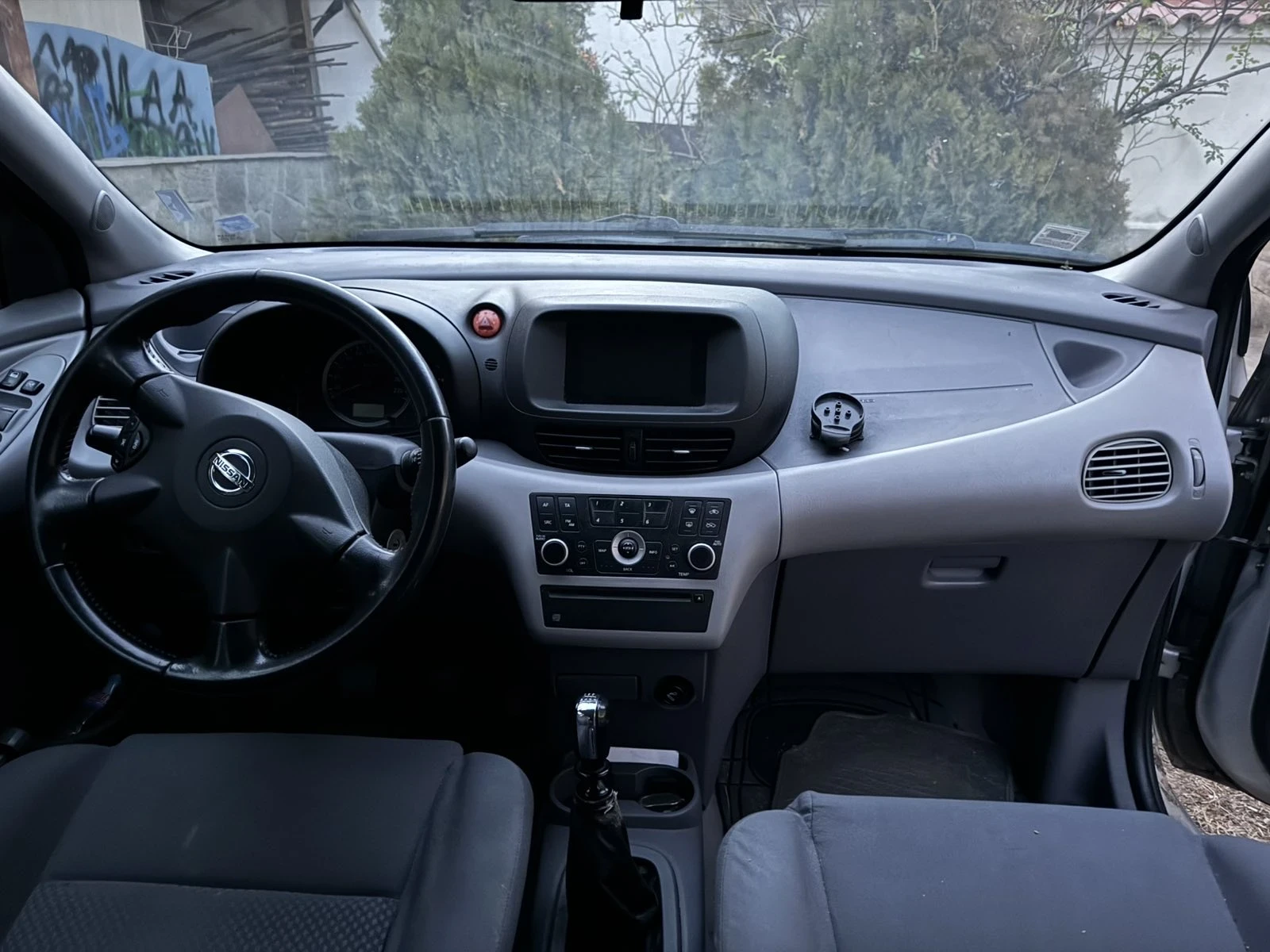 Nissan Almera tino, снимка 7 - Автомобили и джипове - 55402545