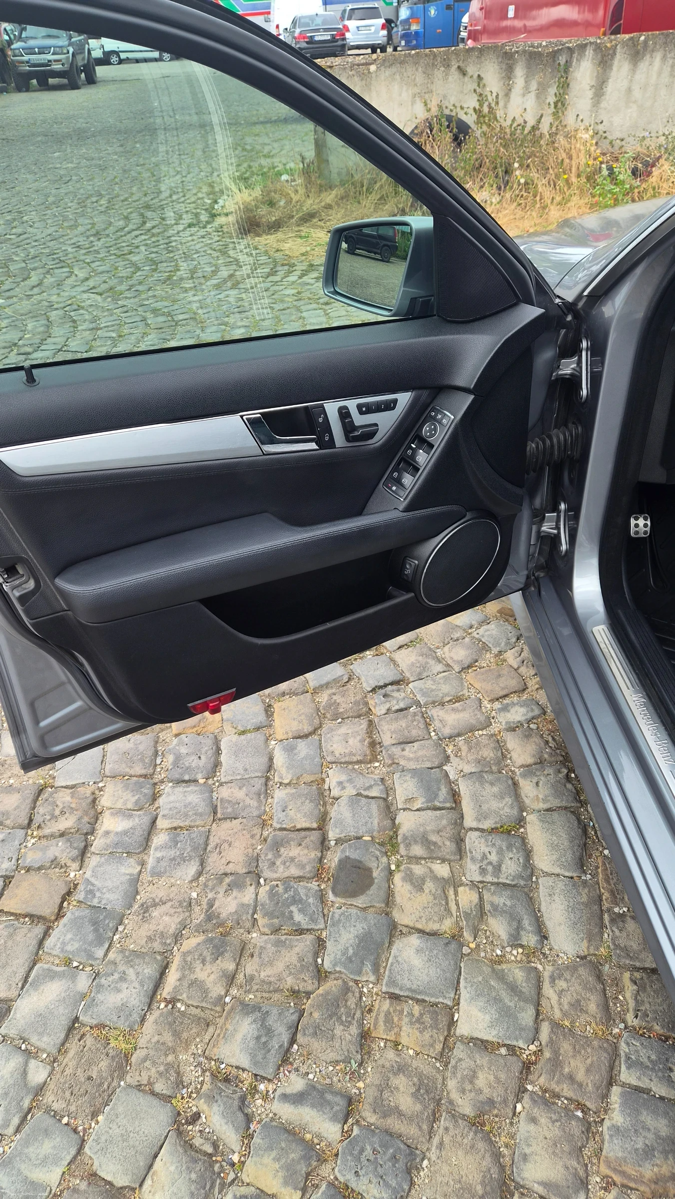 Mercedes-Benz C 320 4 MATIC, снимка 11 - Автомобили и джипове - 55429669