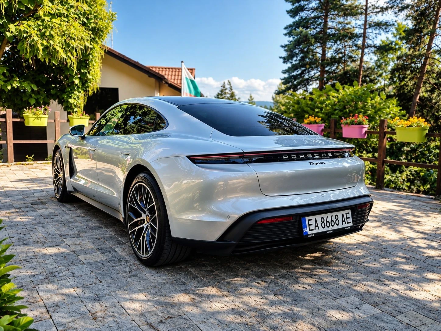 Porsche Taycan, снимка 2 - Автомобили и джипове - 56060614