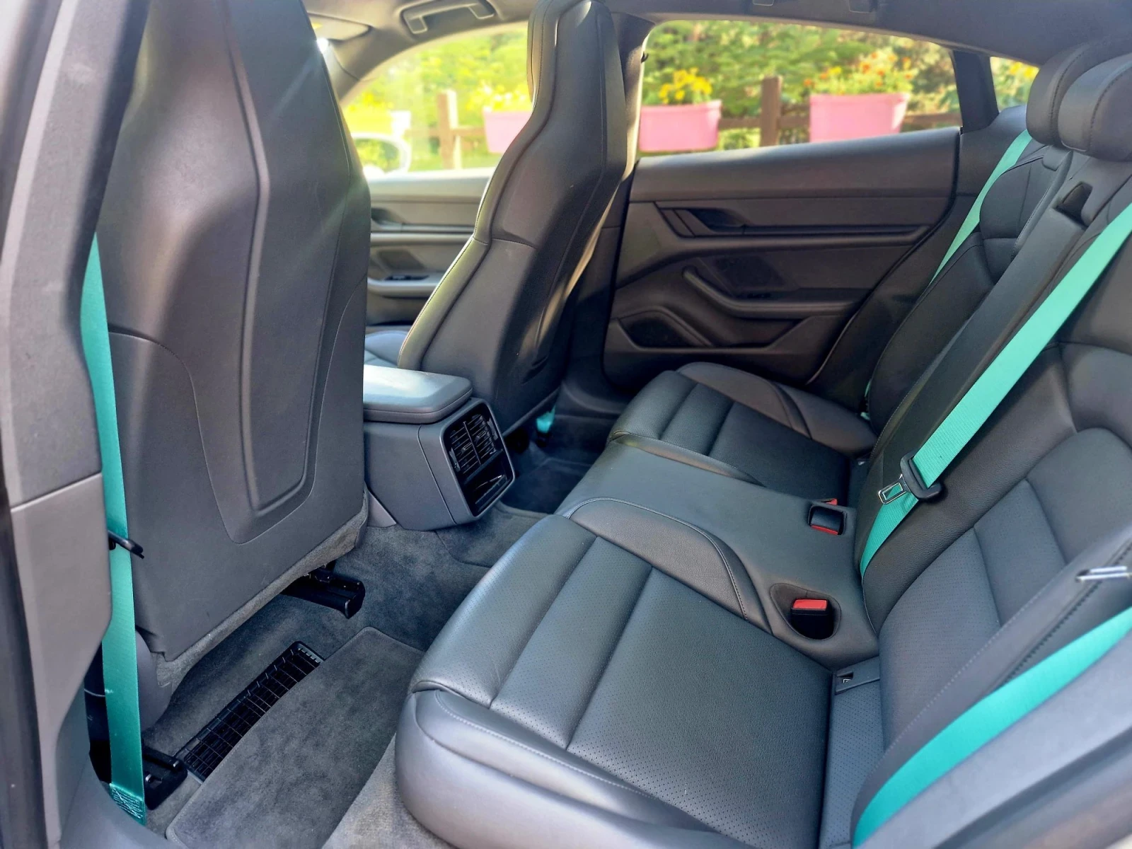Porsche Taycan, снимка 4 - Автомобили и джипове - 56060614
