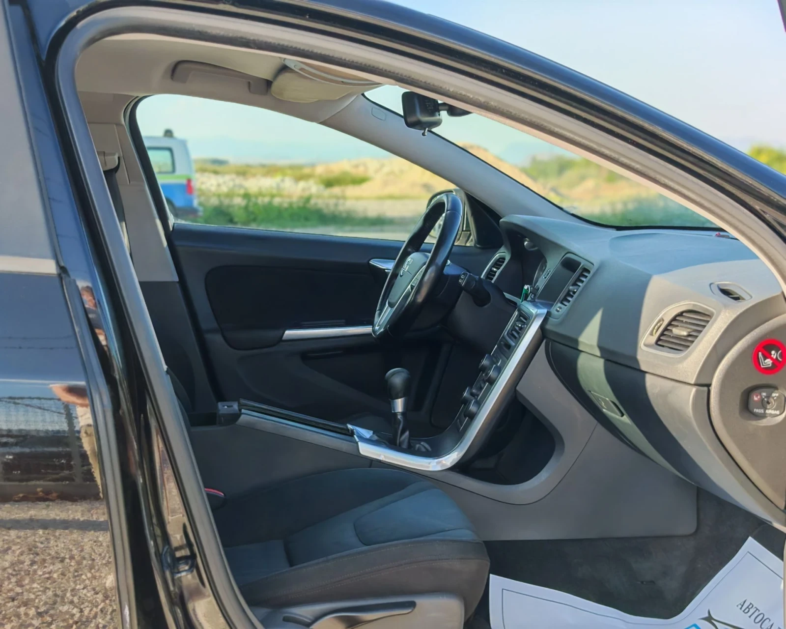 Volvo V60 2.0 ДИЗЕЛ 163 К.С. D3! УНИКАЛНО СЪСТОЯНИЕ!!!, снимка 10 - Автомобили и джипове - 56133163