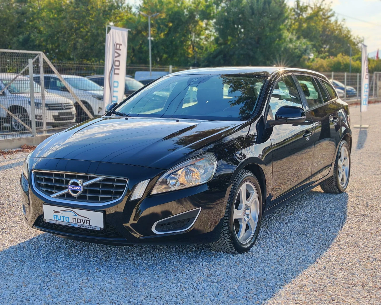Volvo V60 2.0 ДИЗЕЛ 163 К.С. D3! УНИКАЛНО СЪСТОЯНИЕ!!!, снимка 3 - Автомобили и джипове - 56133163