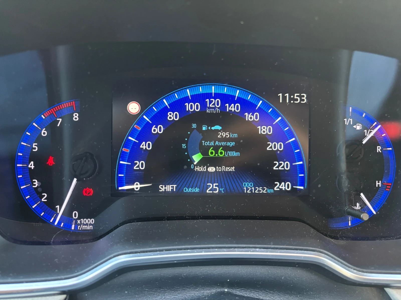 Toyota Corolla 1.6 Executive Plus / White Pearl, снимка 16 - Автомобили и джипове - 56165060