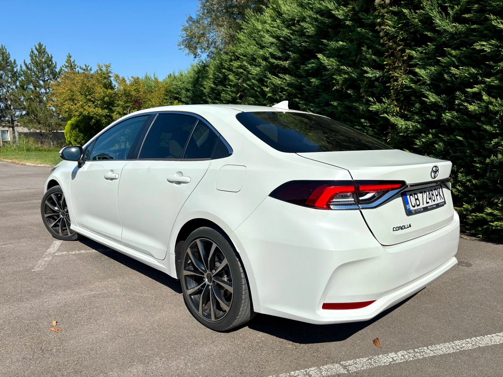 Toyota Corolla 1.6 Executive Plus / White Pearl, снимка 4 - Автомобили и джипове - 56165060