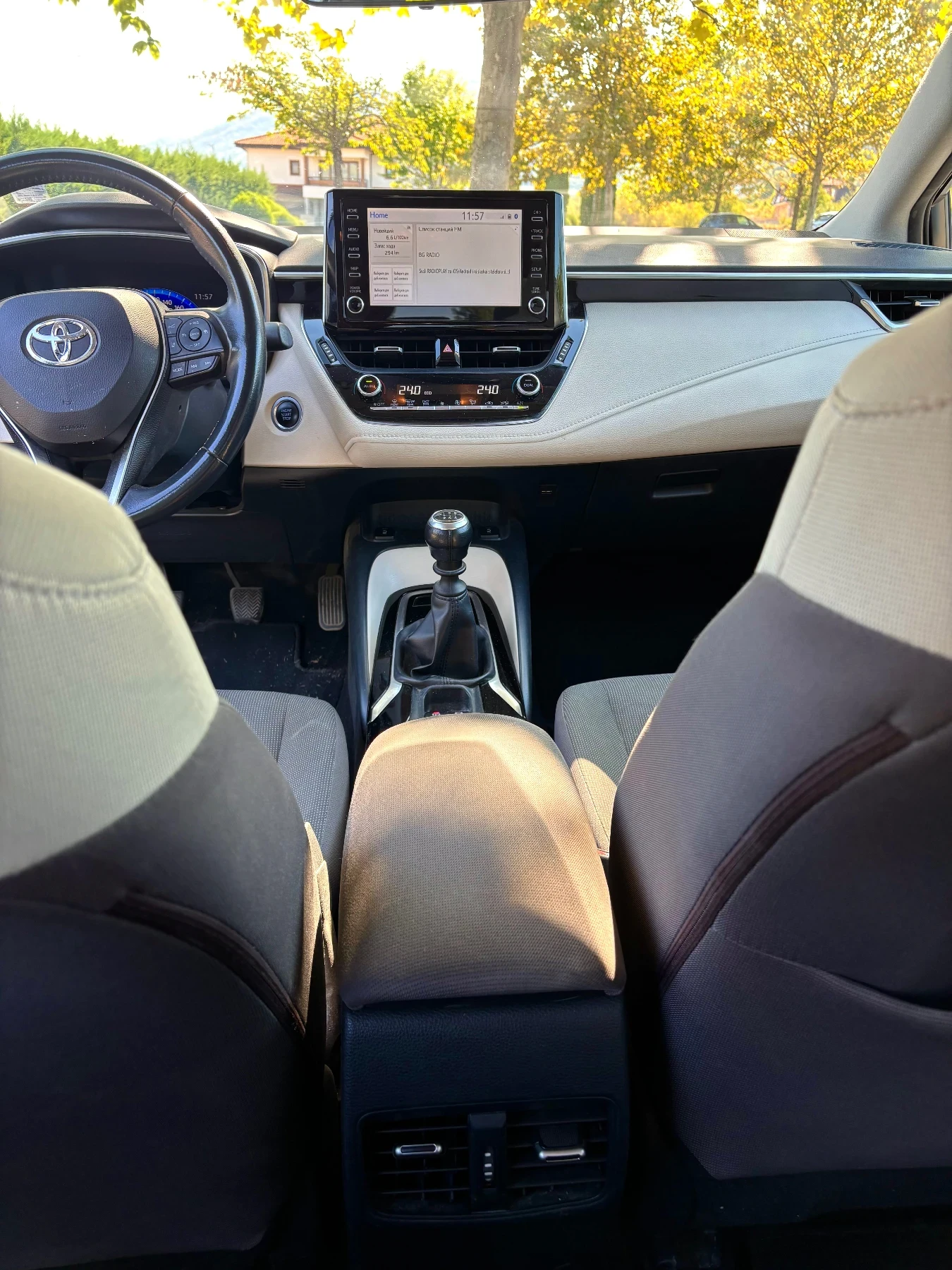 Toyota Corolla 1.6 Executive Plus / White Pearl, снимка 10 - Автомобили и джипове - 56165060