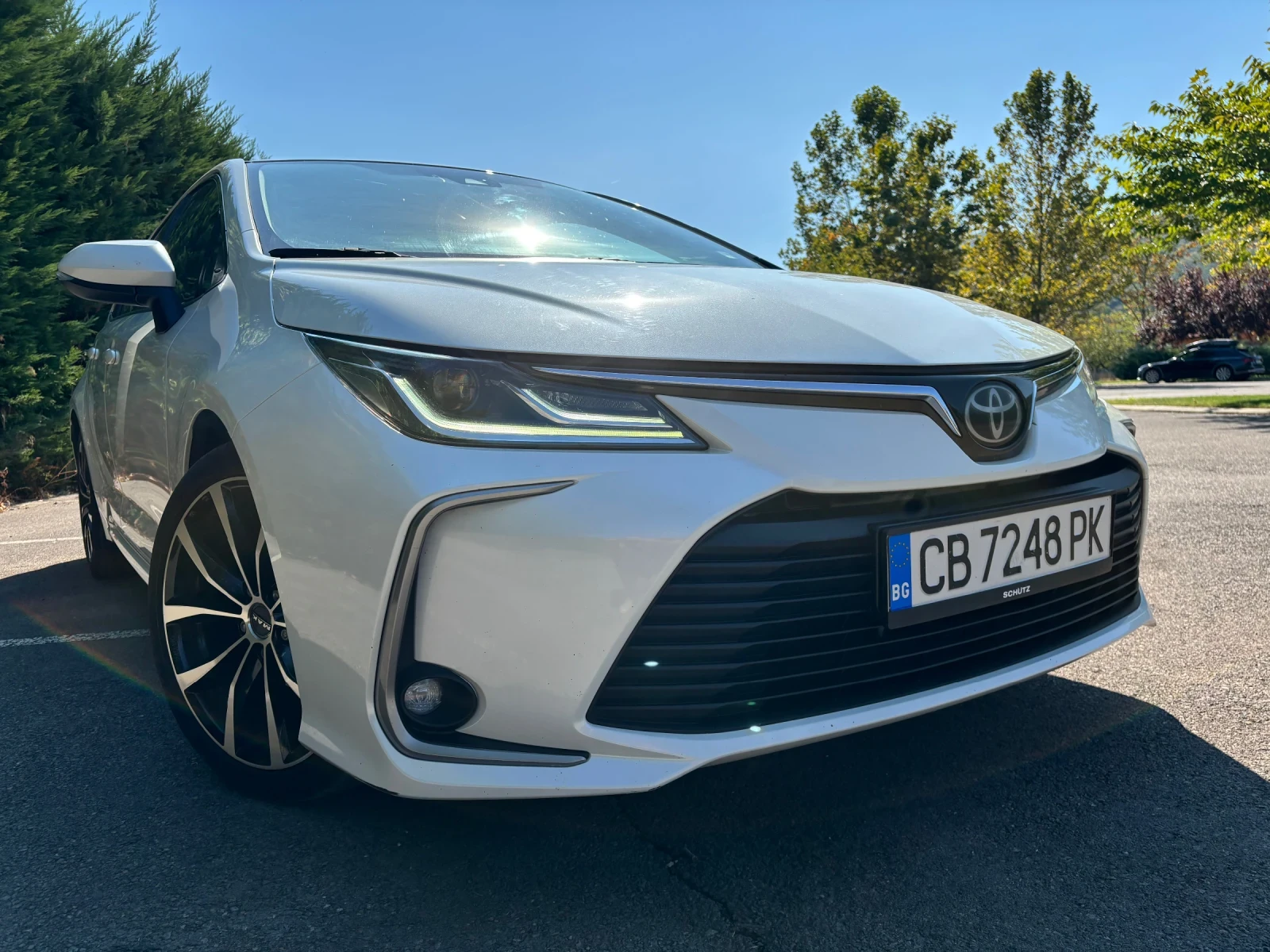 Toyota Corolla 1.6 Executive Plus / White Pearl, снимка 7 - Автомобили и джипове - 56165060
