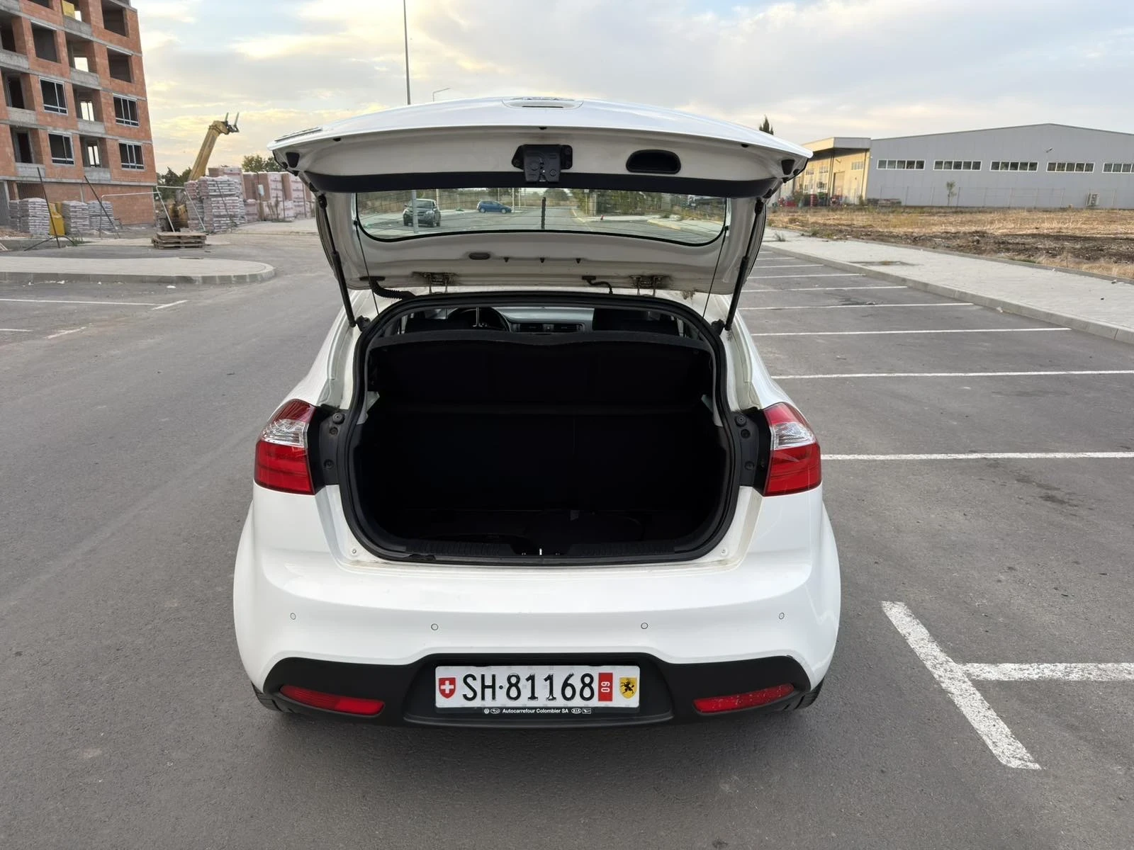 Kia Rio 1.4i STYLE, снимка 8 - Автомобили и джипове - 56404247