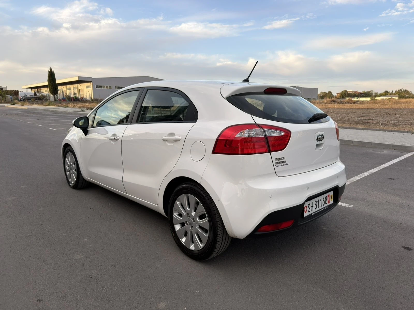 Kia Rio 1.4i STYLE, снимка 6 - Автомобили и джипове - 56404247