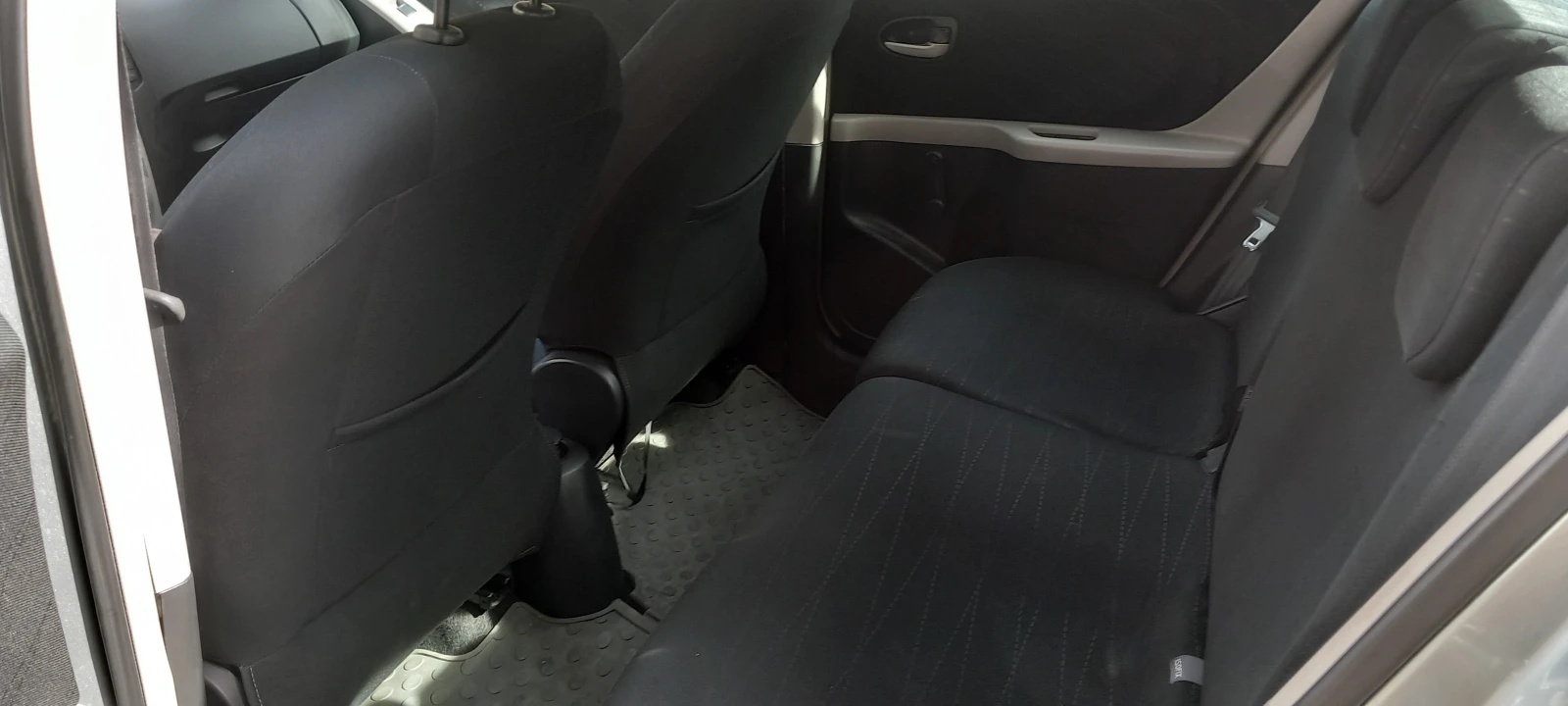 Toyota Yaris 1, 4 D-4D, снимка 7 - Автомобили и джипове - 56472680