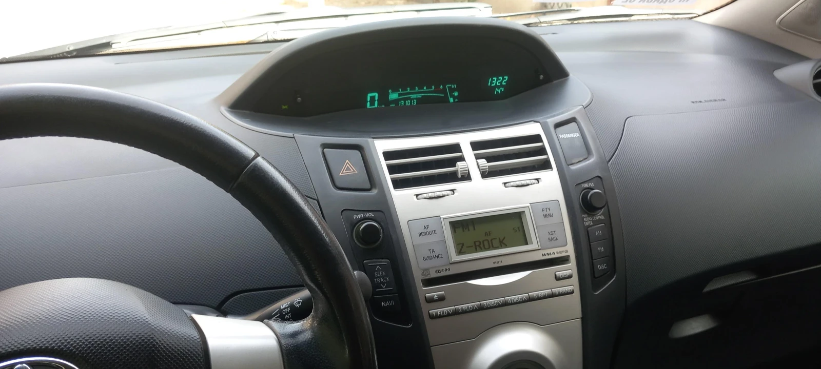 Toyota Yaris 1, 4 D-4D, снимка 10 - Автомобили и джипове - 56472680