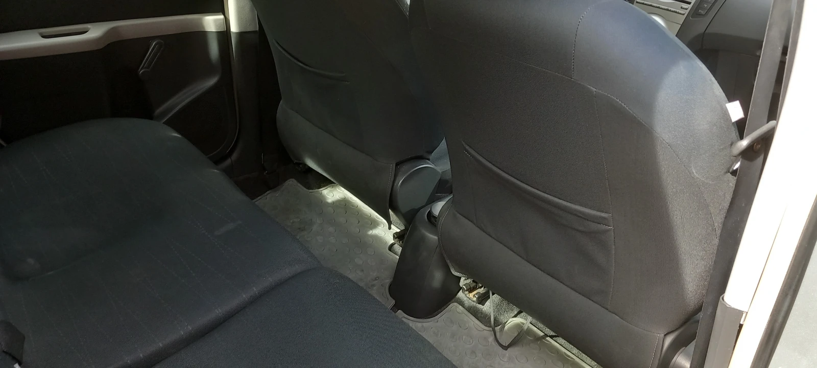 Toyota Yaris 1, 4 D-4D, снимка 9 - Автомобили и джипове - 56472680