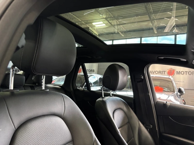 Mercedes-Benz GLC * GLC300| 4MATIC| AMGPKG| WOOD| LEATHER| DUALSUNRO, снимка 11 - Автомобили и джипове - 52868573