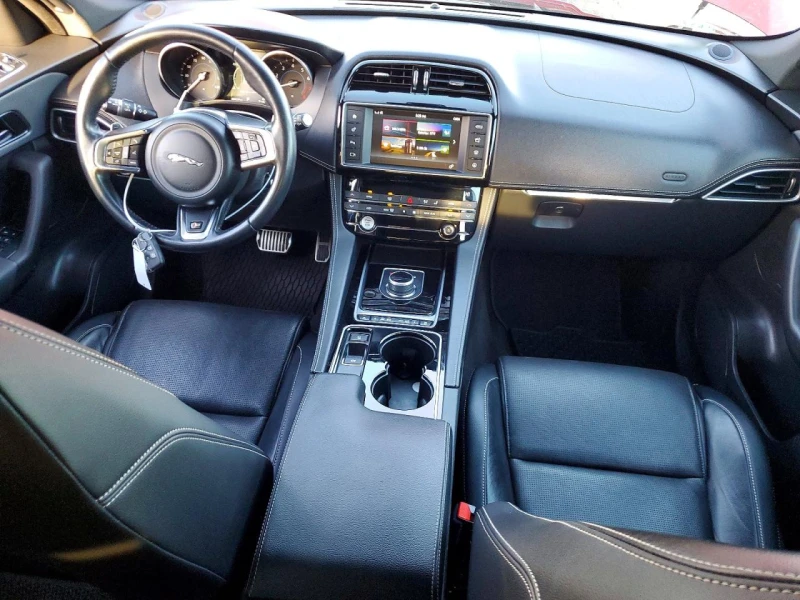 Jaguar F-PACE * S* PANORAMA* КОЖА* LED* , снимка 8 - Автомобили и джипове - 53477033