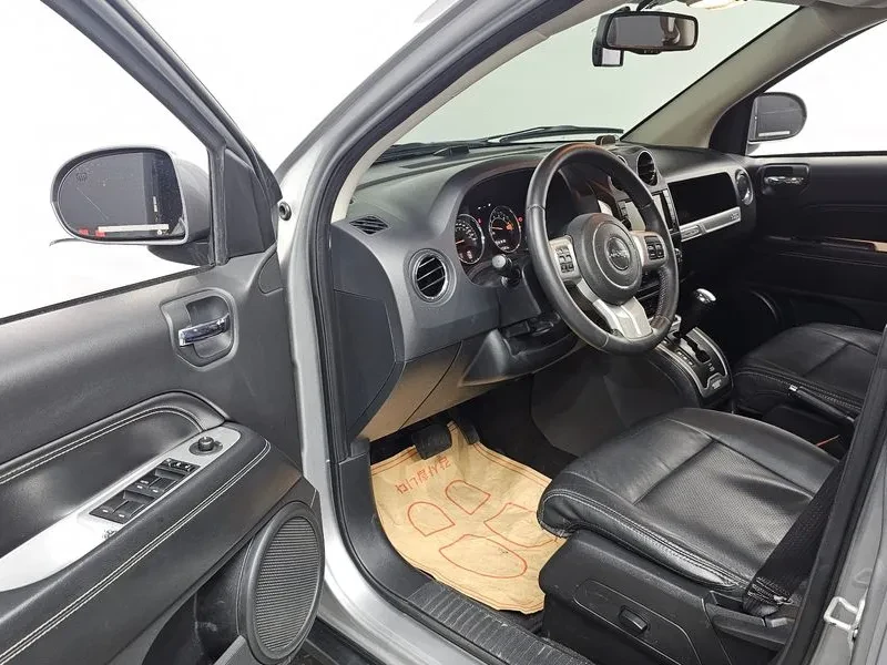 Jeep Compass 2.4 LIMITED/ПОДГРЕВ/КАМЕРА/ПАРКТРОНИК, снимка 10 - Автомобили и джипове - 56733181