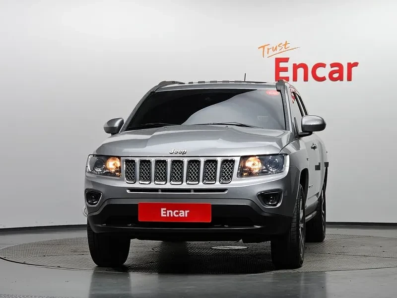 Jeep Compass 2.4 LIMITED/ПОДГРЕВ/КАМЕРА/ПАРКТРОНИК, снимка 3 - Автомобили и джипове - 56733181