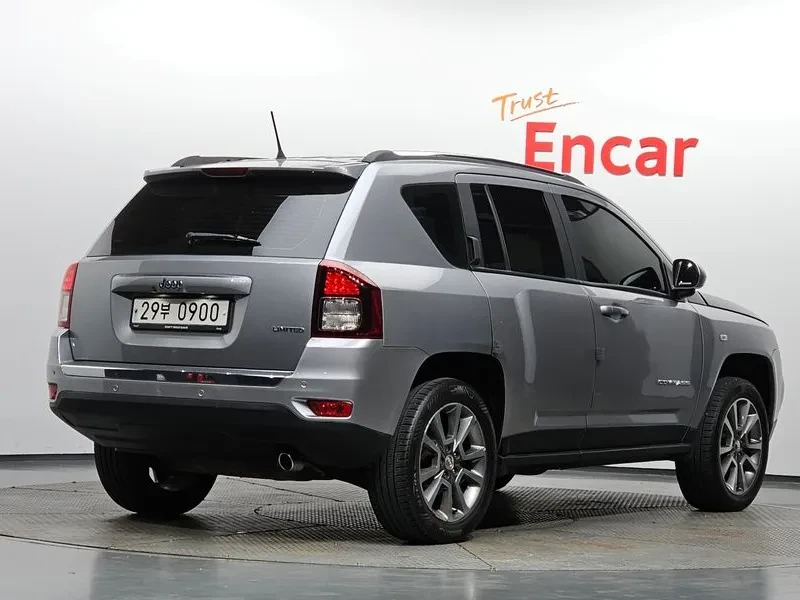 Jeep Compass 2.4 LIMITED/ПОДГРЕВ/КАМЕРА/ПАРКТРОНИК, снимка 2 - Автомобили и джипове - 56733181