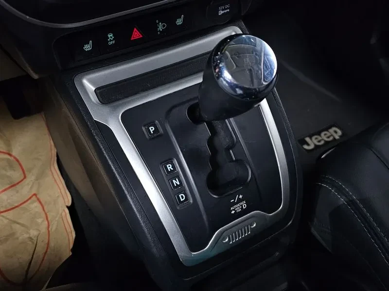 Jeep Compass 2.4 LIMITED/ПОДГРЕВ/КАМЕРА/ПАРКТРОНИК, снимка 9 - Автомобили и джипове - 56733181