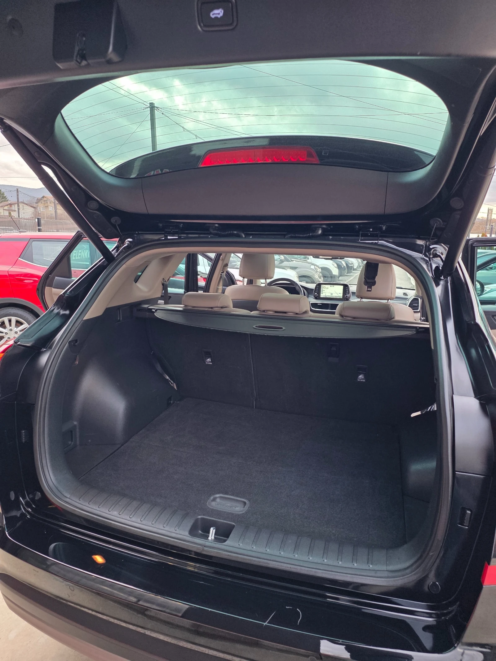 Hyundai Tucson VERTEX 1.6CRDI-EURO 6D-4X4-АВТОМАТИК-ШВЕЙЦАРИЯ, снимка 17 - Автомобили и джипове - 53471428