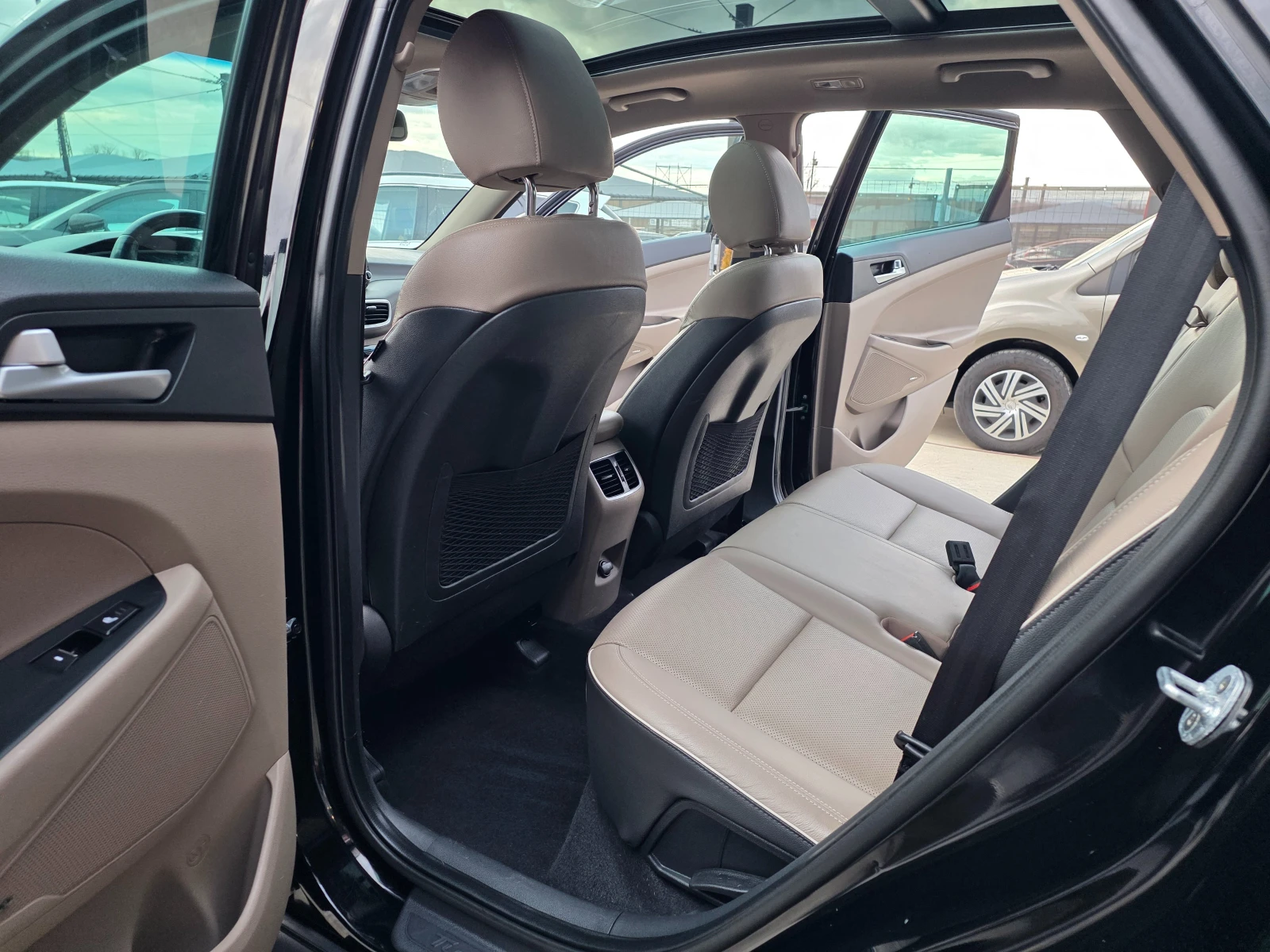 Hyundai Tucson VERTEX 1.6CRDI-EURO 6D-4X4-АВТОМАТИК-ШВЕЙЦАРИЯ, снимка 15 - Автомобили и джипове - 53471428