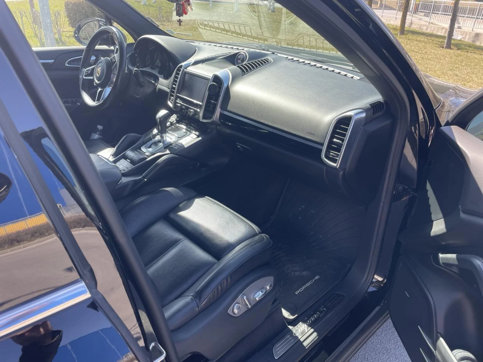 Porsche Cayenne Plug-In, обдухване, 2 компл. Джанти и гуми, снимка 7 - Автомобили и джипове - 53844708