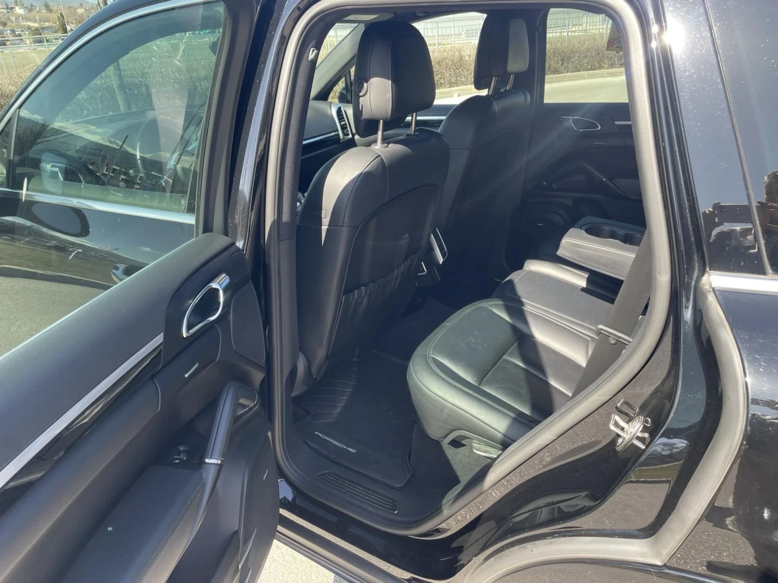 Porsche Cayenne Plug-In, обдухване, 2 компл. Джанти и гуми, снимка 8 - Автомобили и джипове - 53844708