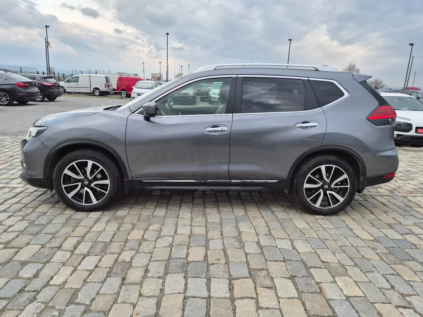 Nissan X-trail 2.0D 177кс Автоматик 4х4 7места TECNA, снимка 4 - Автомобили и джипове - 53964638