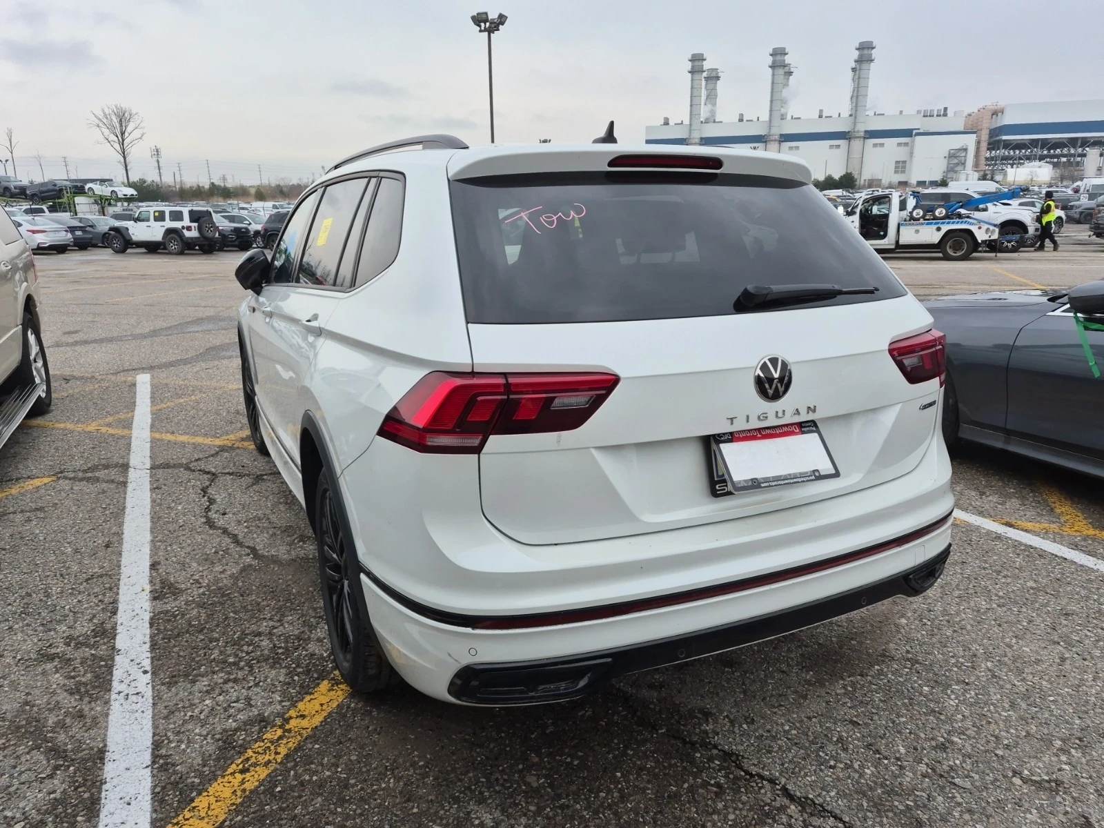 VW Tiguan COMFORTLINE R-LINE BLACK EDITION * AWD * CARFAX * , снимка 4 - Автомобили и джипове - 54661479