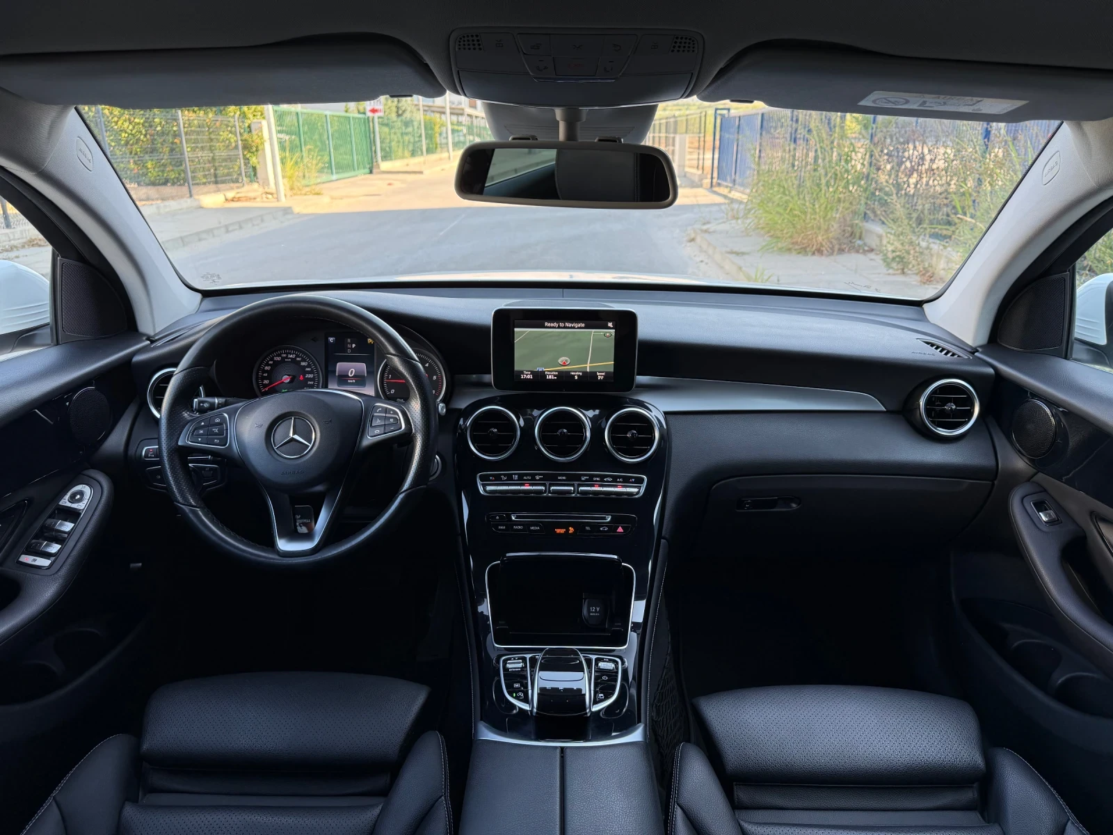 Mercedes-Benz GLC 250 COUPE 4MATIC / MULTIBEAM / 360 КАМЕРИ / ИСТОРИЯ, снимка 9 - Автомобили и джипове - 55499135