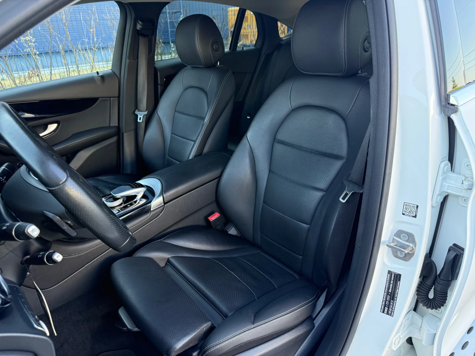Mercedes-Benz GLC 250 COUPE 4MATIC / MULTIBEAM / 360 КАМЕРИ / ИСТОРИЯ, снимка 8 - Автомобили и джипове - 55499135