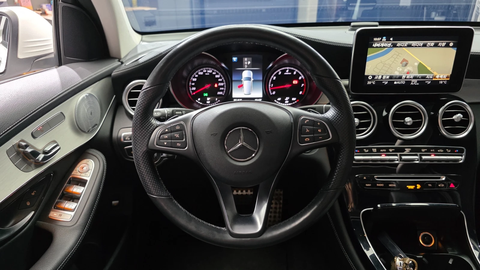 Mercedes-Benz GLC 300 AMG line, 4MATIC, снимка 15 - Автомобили и джипове - 55977824
