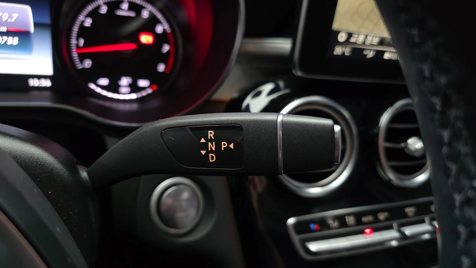 Mercedes-Benz GLC 300 AMG line, 4MATIC, снимка 11 - Автомобили и джипове - 55977824