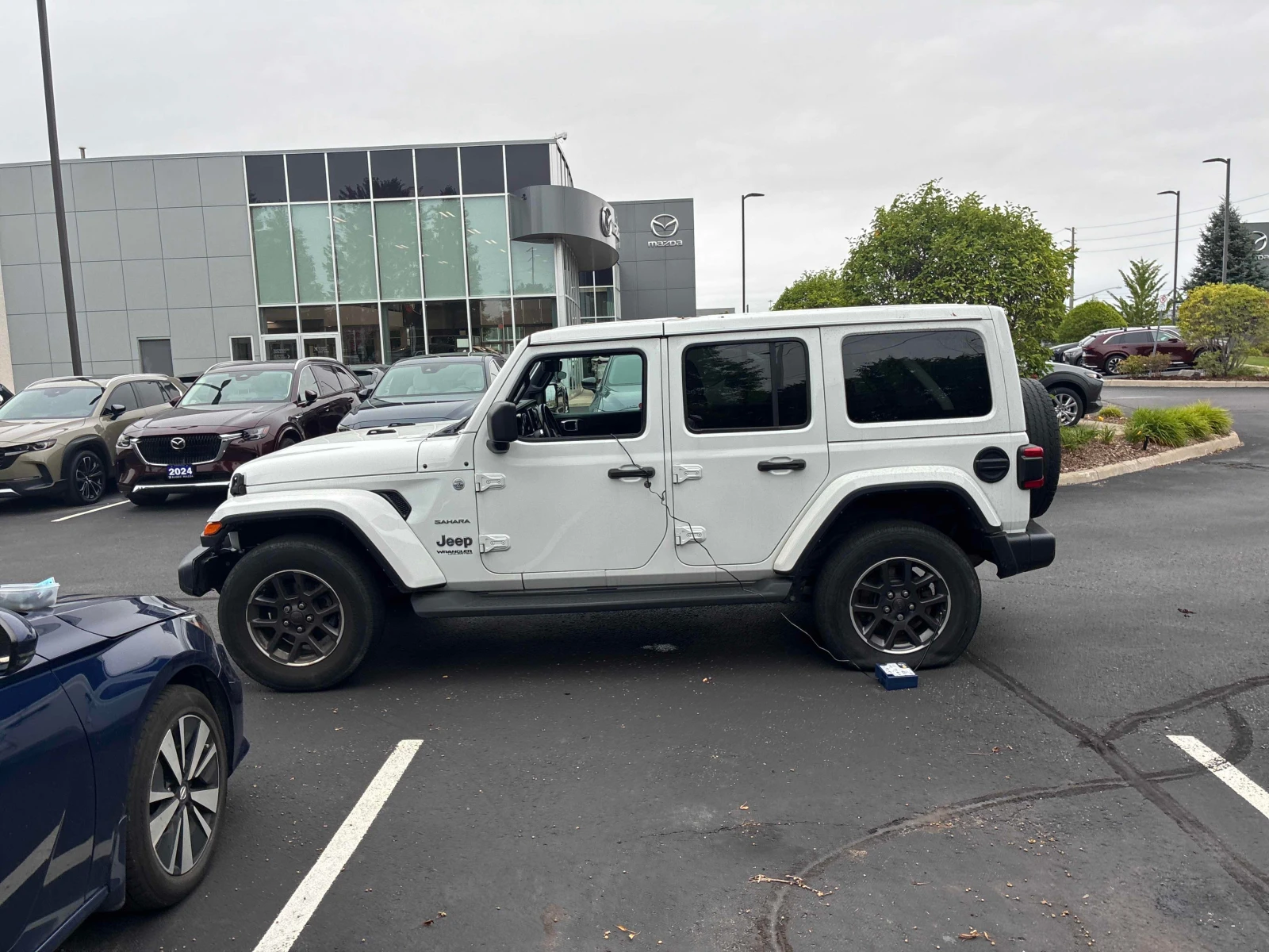 Jeep Wrangler Unlimited Sahara* CARFAX* ПОДГРЕВ* КАМЕРА* , снимка 2 - Автомобили и джипове - 56113417