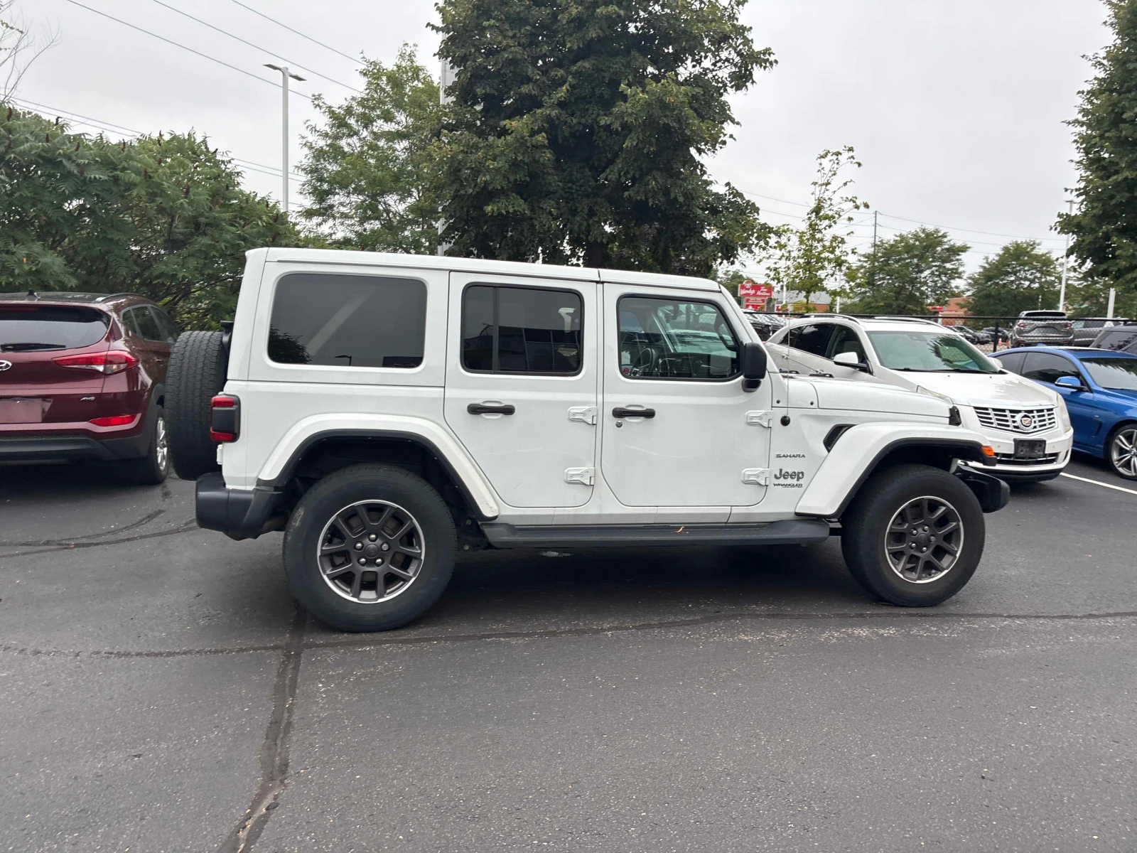 Jeep Wrangler Unlimited Sahara* CARFAX* ПОДГРЕВ* КАМЕРА* , снимка 3 - Автомобили и джипове - 56113417