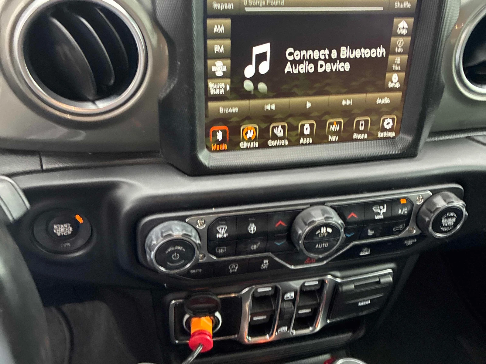 Jeep Wrangler Unlimited Sahara* CARFAX* ПОДГРЕВ* КАМЕРА* , снимка 13 - Автомобили и джипове - 56113417