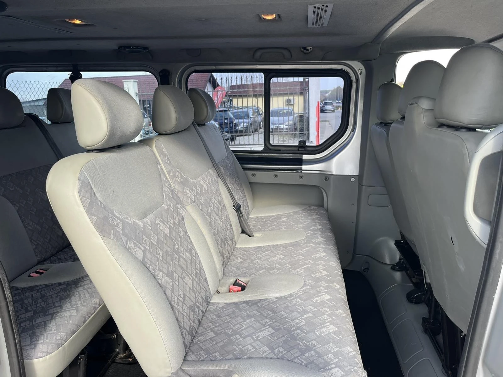Opel Vivaro 1.9 CDTI 90кс 9 МЕСТА - изображение 9