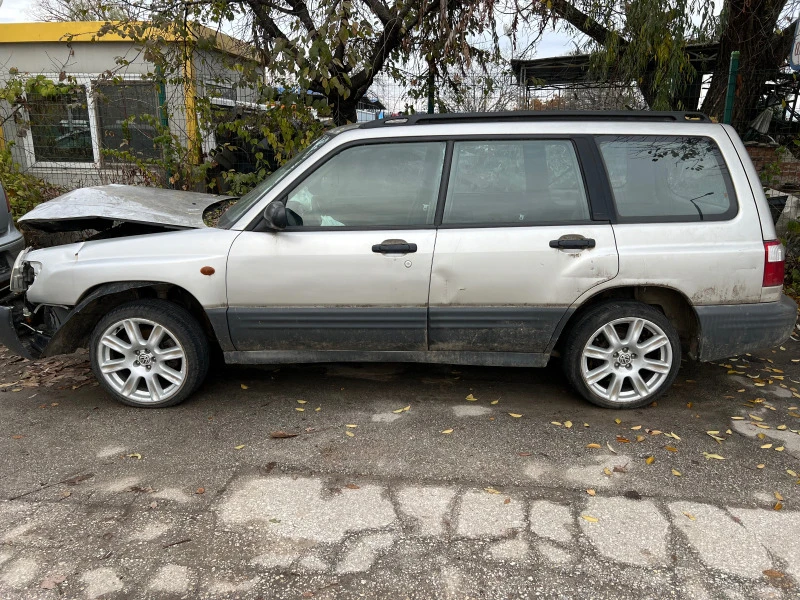 Subaru Forester 2.0i, снимка 2 - Автомобили и джипове - 43312269