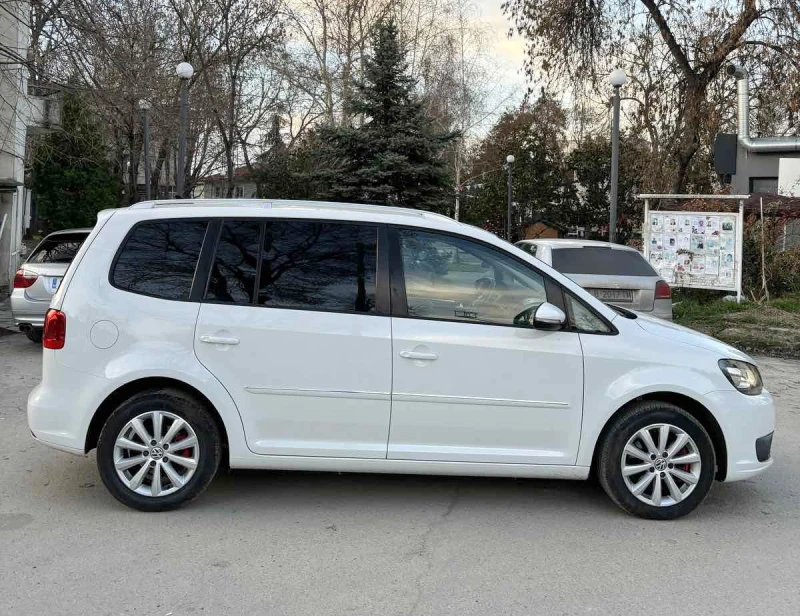 VW Touran 2.0 TDI   140 кс FACELIFT  НОВ ВНОС , снимка 4 - Автомобили и джипове - 48369670