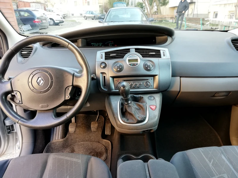 Renault Scenic, снимка 5 - Автомобили и джипове - 49405256