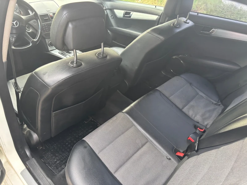 Mercedes-Benz C 220, снимка 9 - Автомобили и джипове - 52437527