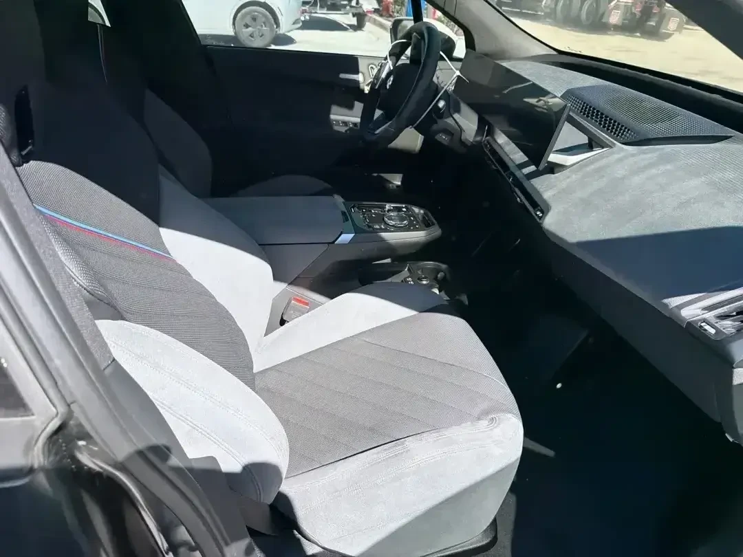 BMW iX 45 * Facelift 2026 * ///M Pack * 95kWh, снимка 7 - Автомобили и джипове - 53807169