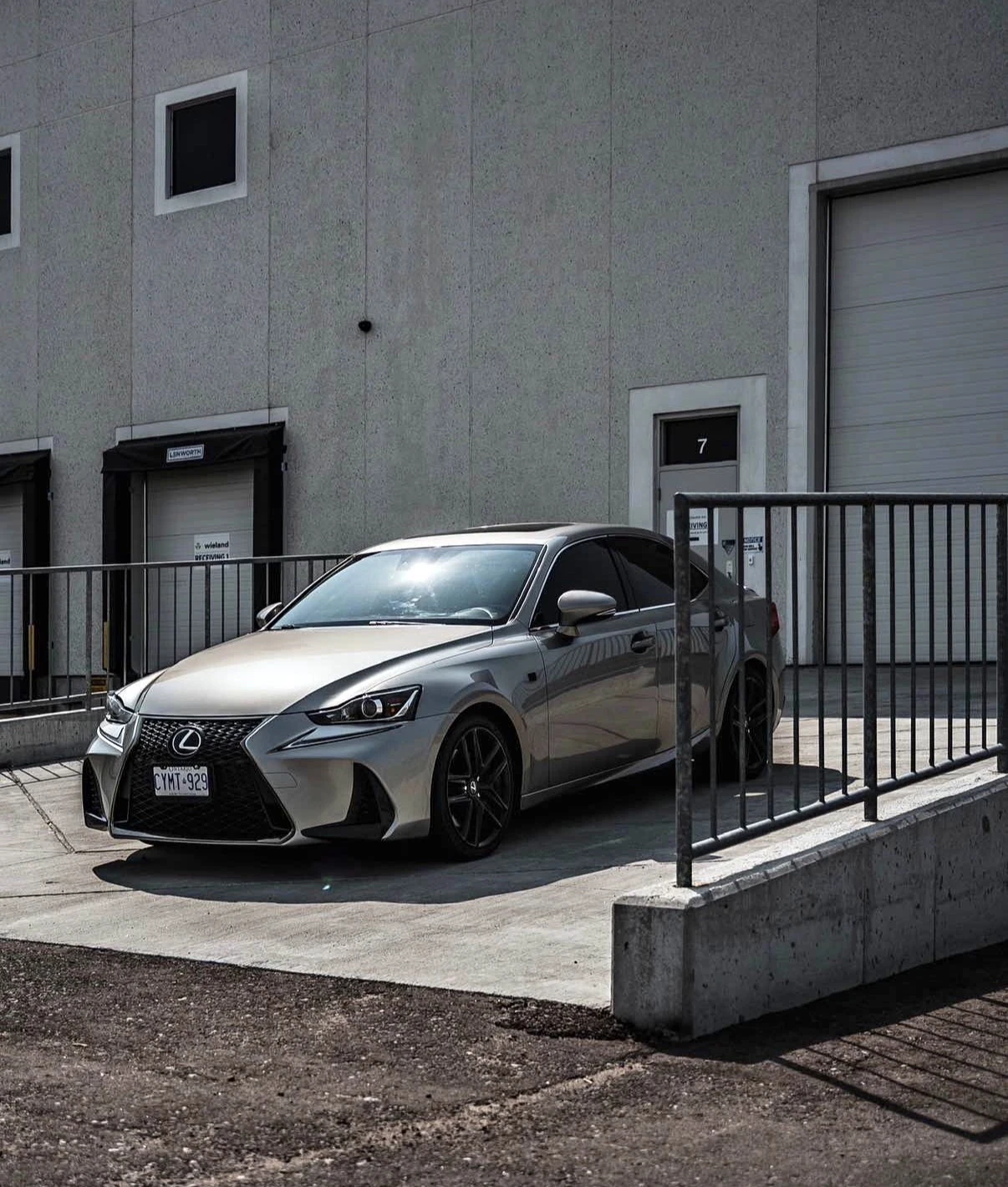 Lexus IS 350 F Sport/Обдухване/Keyless/Амбиент/Lexus Safety + , снимка 1 - Автомобили и джипове - 54004878