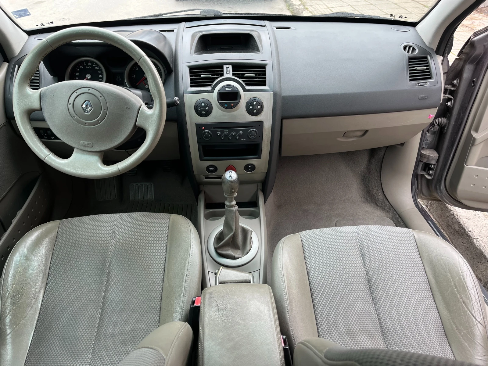 Renault Megane, снимка 14 - Автомобили и джипове - 54211266